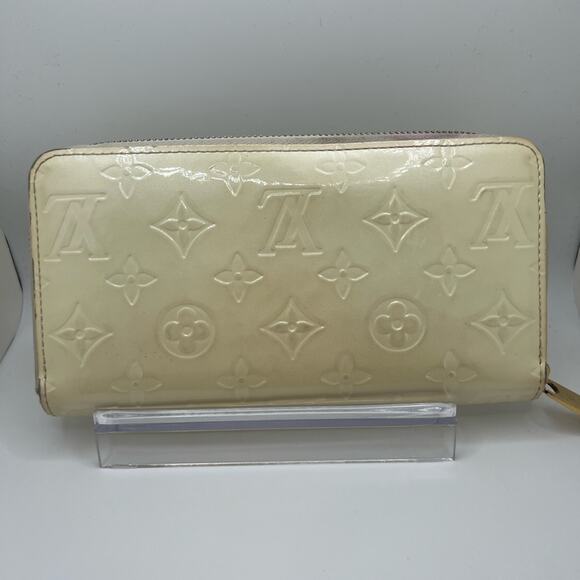 Louis Vuitton Cream Vernis zippy Wallet - Picture 1 of 12
